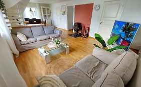 Lyse Fjord 3Br Apartment